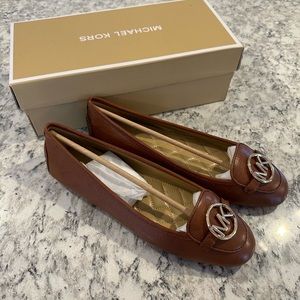 NIB MK brown flats size 10M
